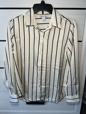 Old Navy Cream Vertical Stripe Button-Up Shirt